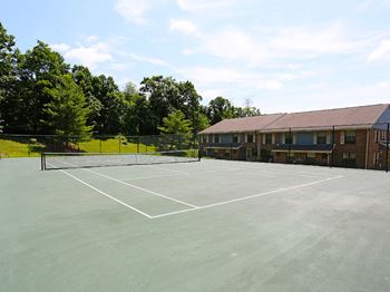 Beautiful tennis court at Cub Hill Apartments, Maryland, 21234